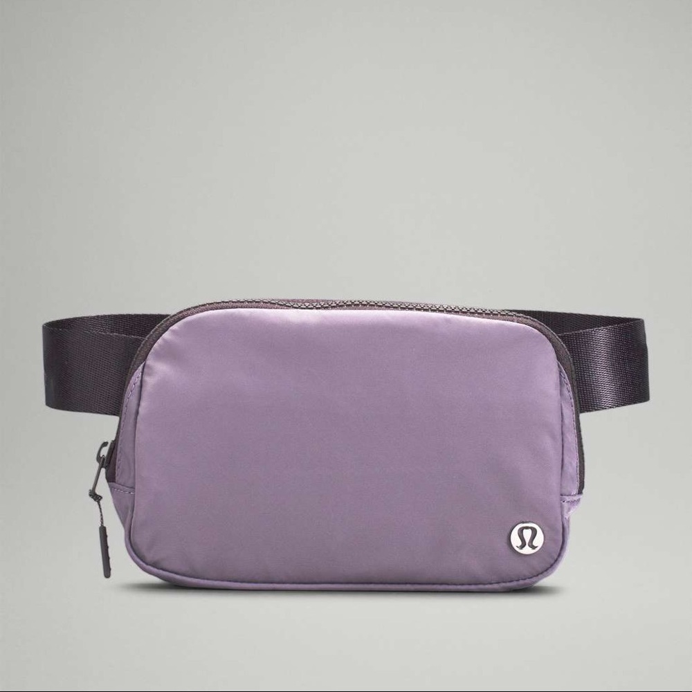 Lululemon everywhere belt bag in Dusky Lavender